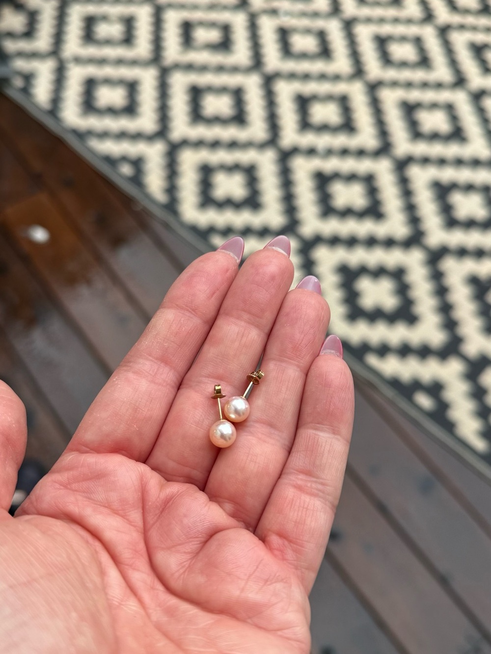 Vintage 14k Pearl Stud Earrings - Picture 3 of 5